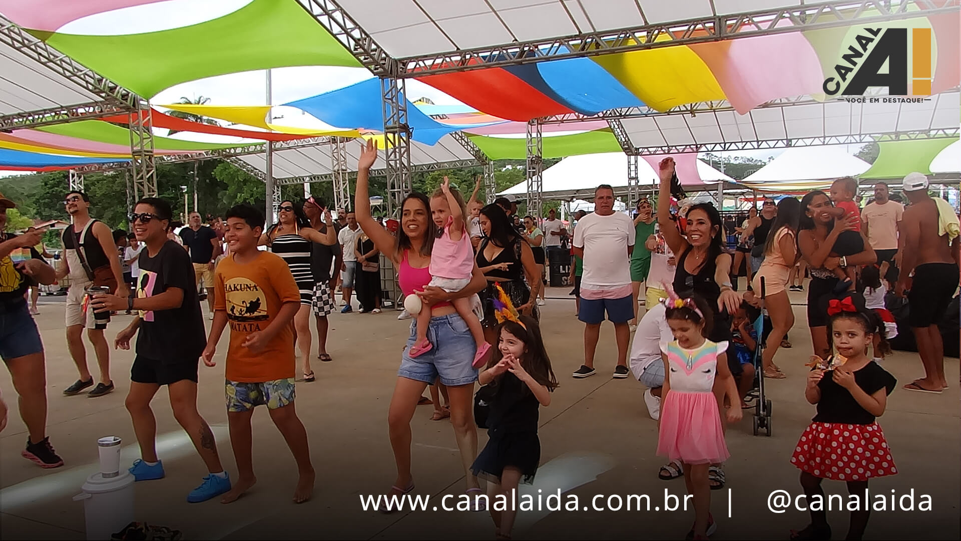 Carnaval em Lagoa Santa: Juju Pauline Encanta a Cidade com Show Animado